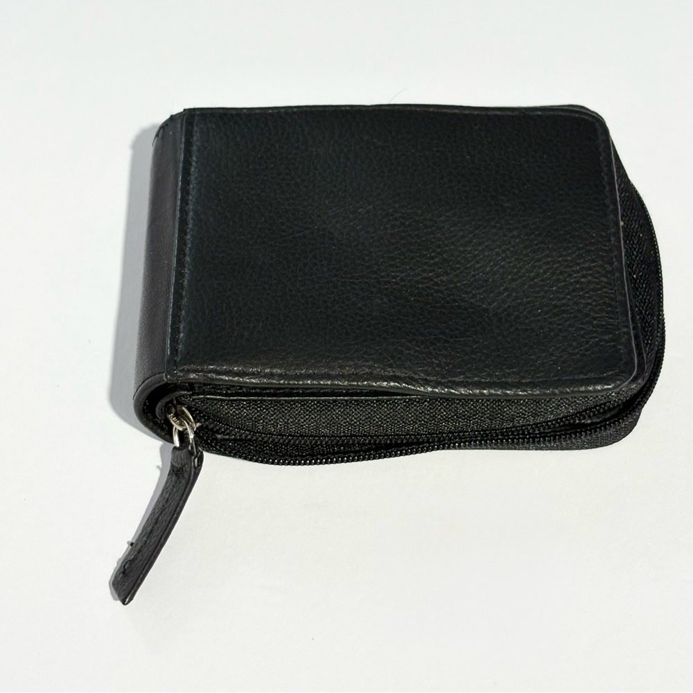 George Black Leather Billfold Zip Close RFID Wallet New with Tags Minor Flaws